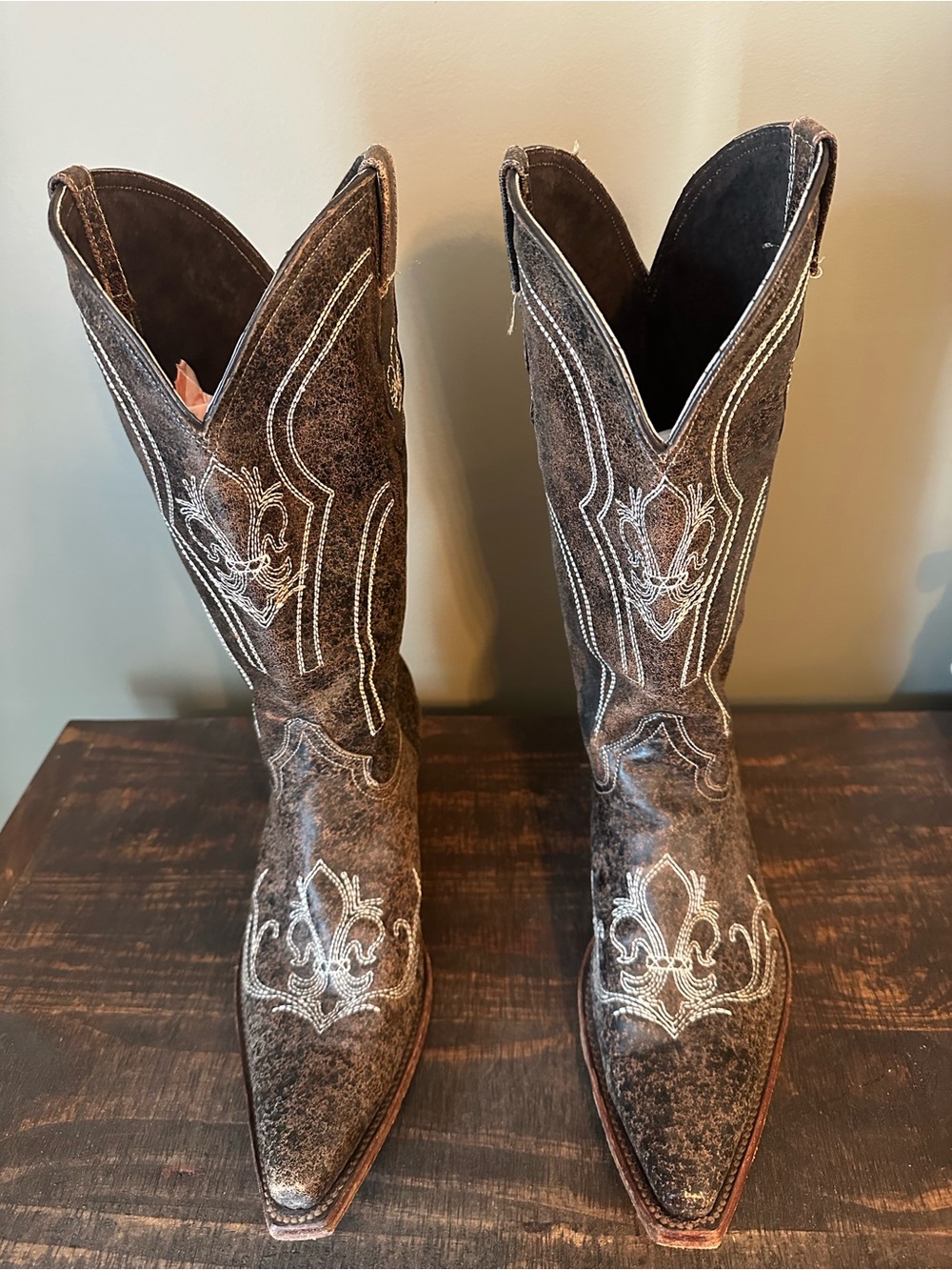 Women's Brown Embroidered Pointed-Toe Western Heeled Boots